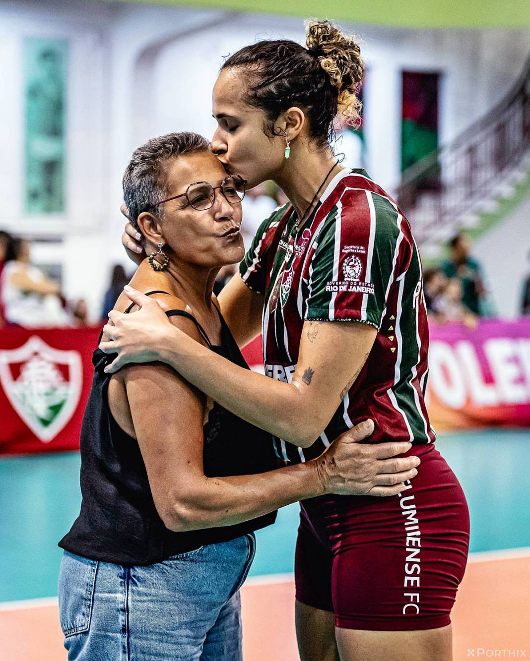 Ünlü voleybolcuyu görenler şaştı kaldı: 5 aylık hamileyken maça çıktı! 13